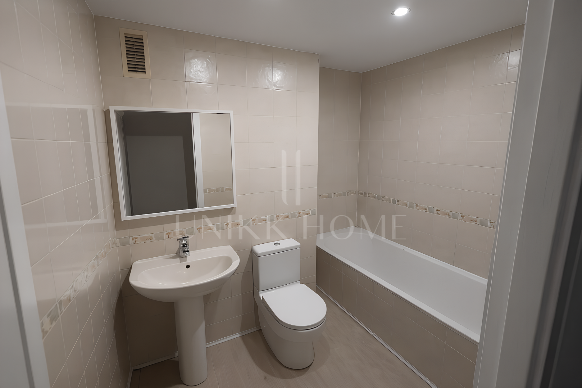 Apartamento reformado con garaje, trastero y piscina, cerca del casco histórico de Estepona - Centro