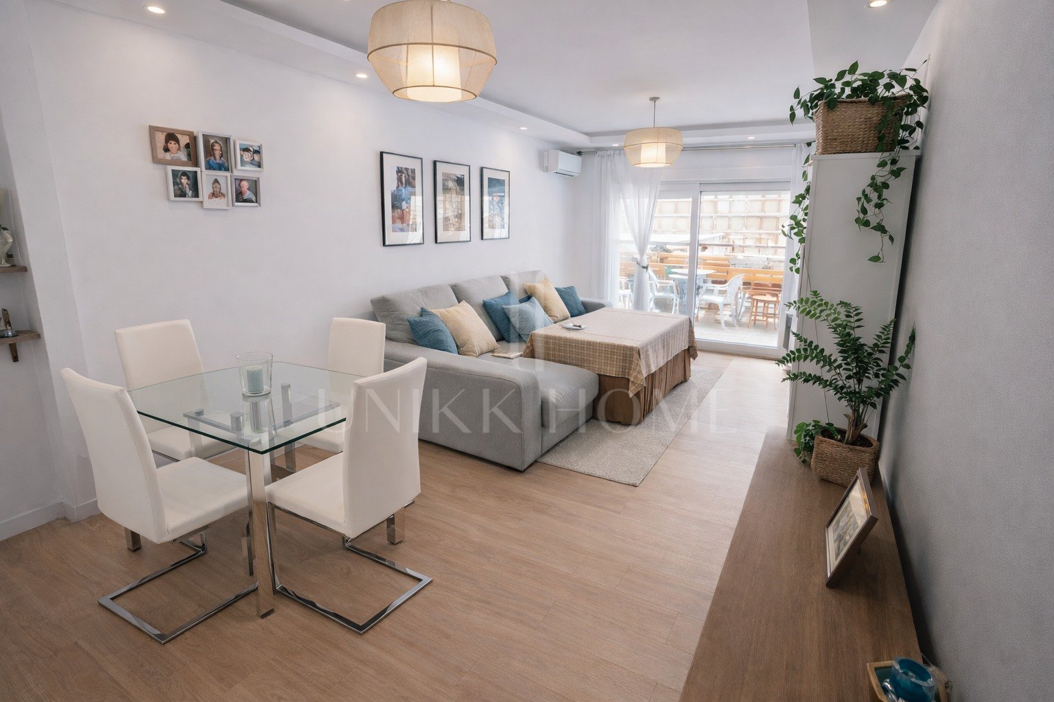 Apartamento reformado con garaje, trastero y piscina, cerca del casco histórico de Estepona - Centro