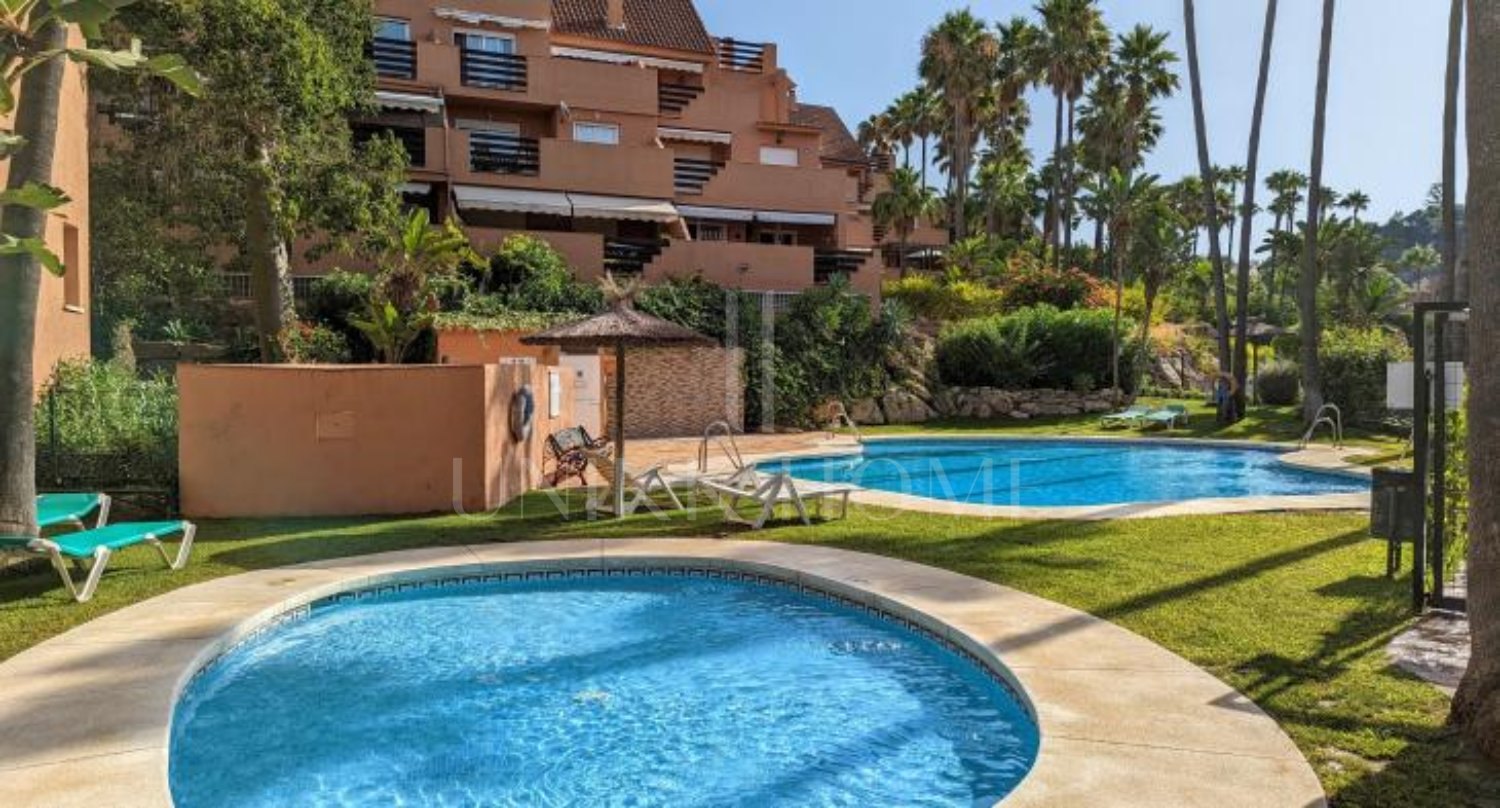 Ático Dúplex Espacioso con Vistas Panorámicas al Mar en Bahía de Casares