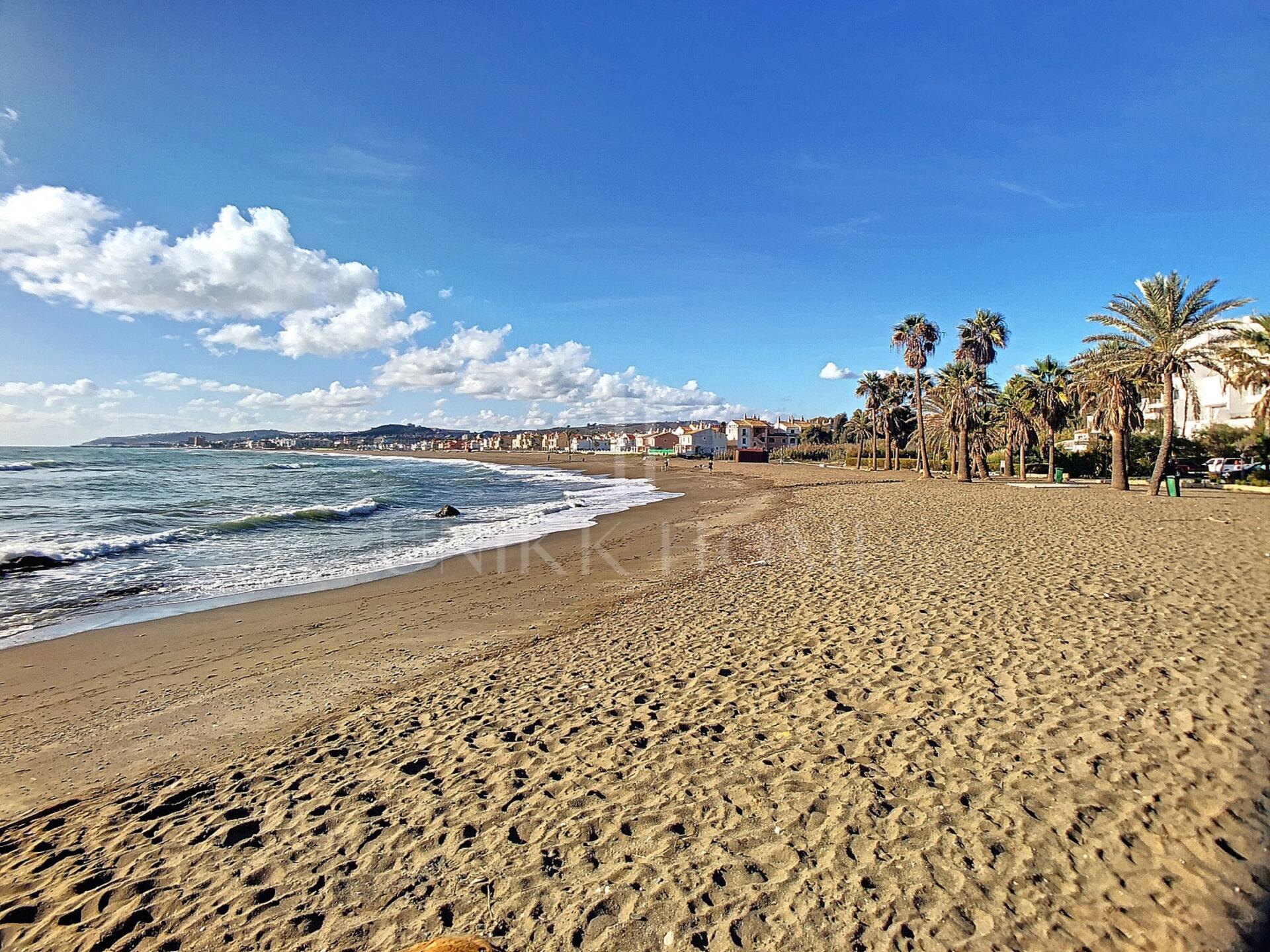 Ático Dúplex Espacioso con Vistas Panorámicas al Mar en Bahía de Casares