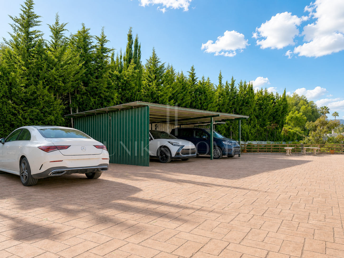 Finca Legalizada con Casa, Apartamento, Piscina y Producción de Aguacates en Las Alberdinas, Estepona