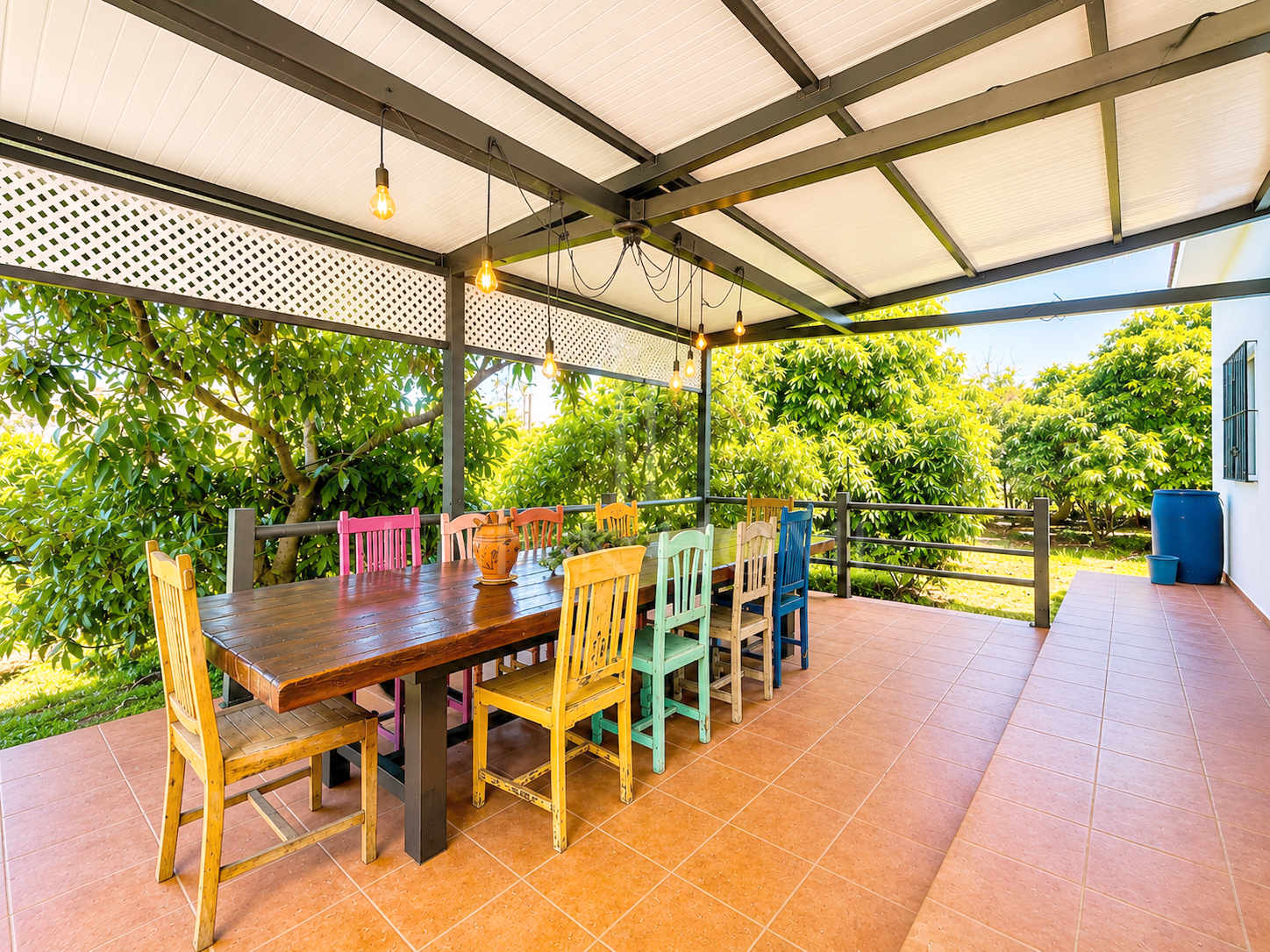 Finca Legalizada con Casa, Apartamento, Piscina y Producción de Aguacates en Las Alberdinas, Estepona