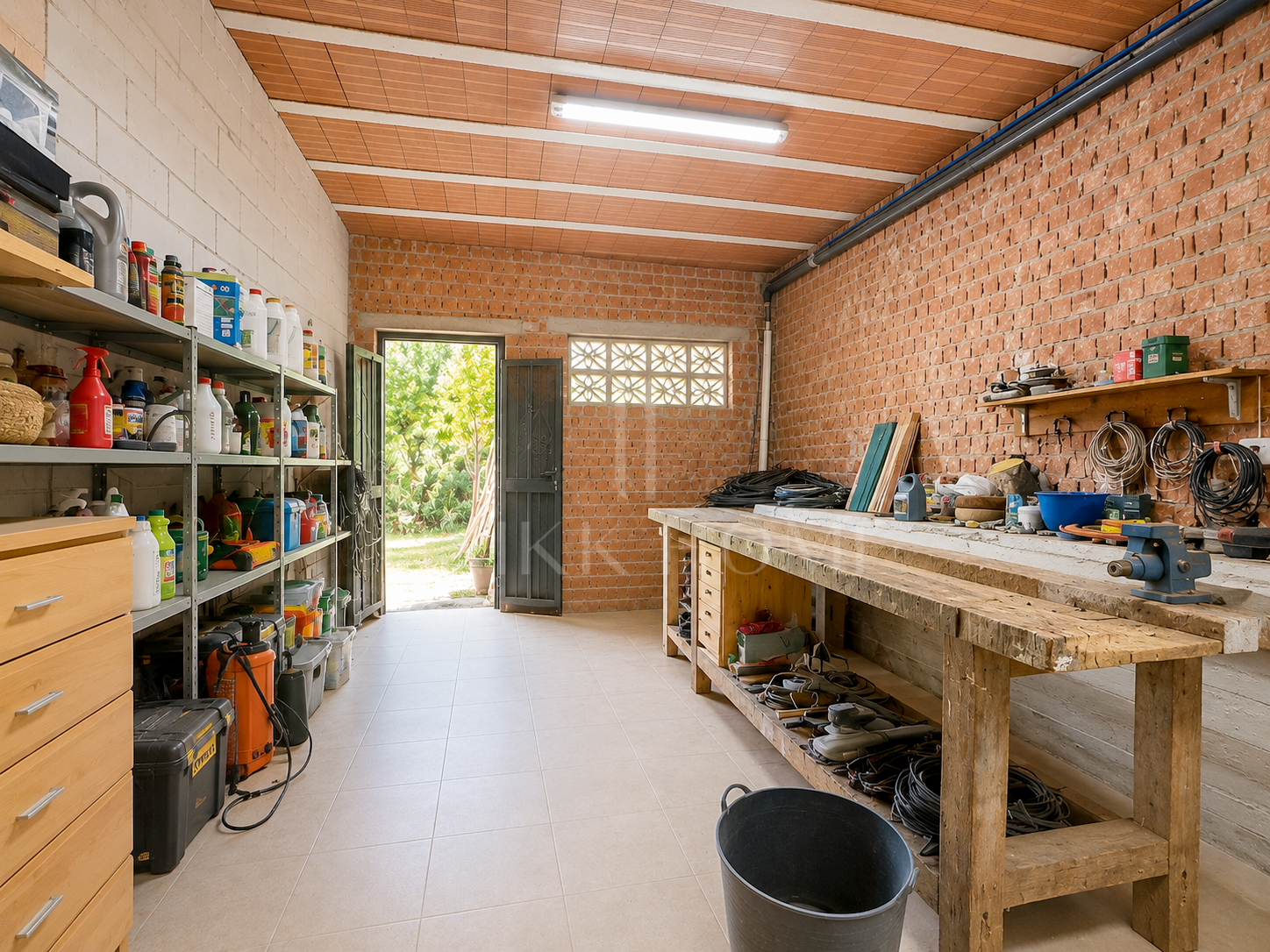 Finca Legalizada con Casa, Apartamento, Piscina y Producción de Aguacates en Las Alberdinas, Estepona