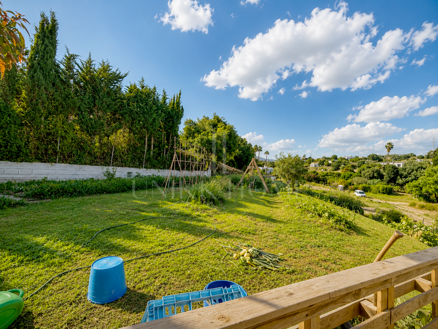Finca Legalizada con Casa, Apartamento, Piscina y Producción de Aguacates en Las Alberdinas, Estepona