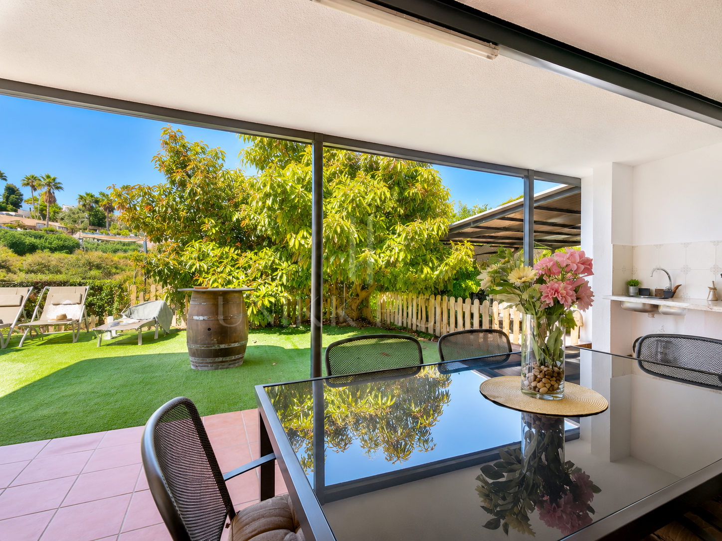 Finca Legalizada con Casa, Apartamento, Piscina y Producción de Aguacates en Las Alberdinas, Estepona