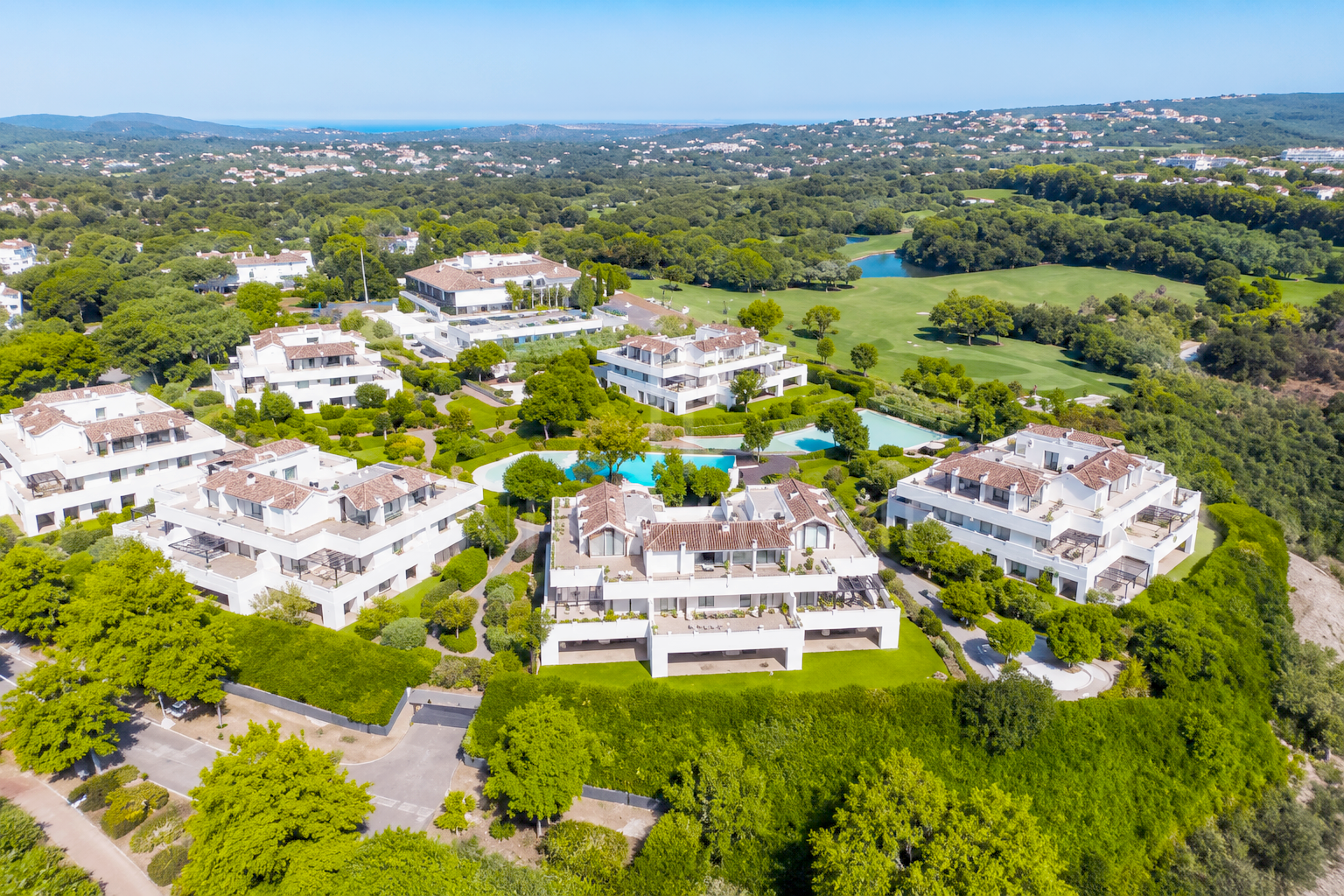 Duplex de Alta Gama con Basement de Ocio y Garaje para 6 Coches en Hacienda de Valderrama, Sotogrande