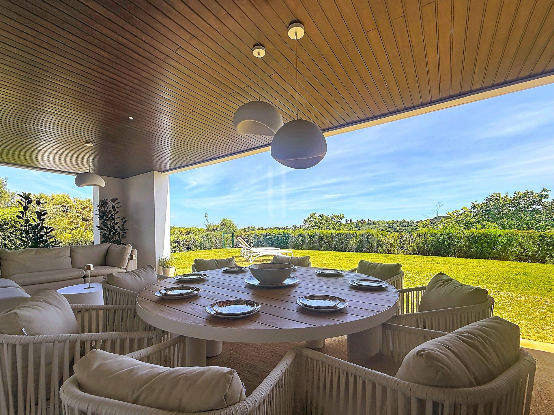 Duplex de Alta Gama con Basement de Ocio y Garaje para 6 Coches en Hacienda de Valderrama, Sotogrande