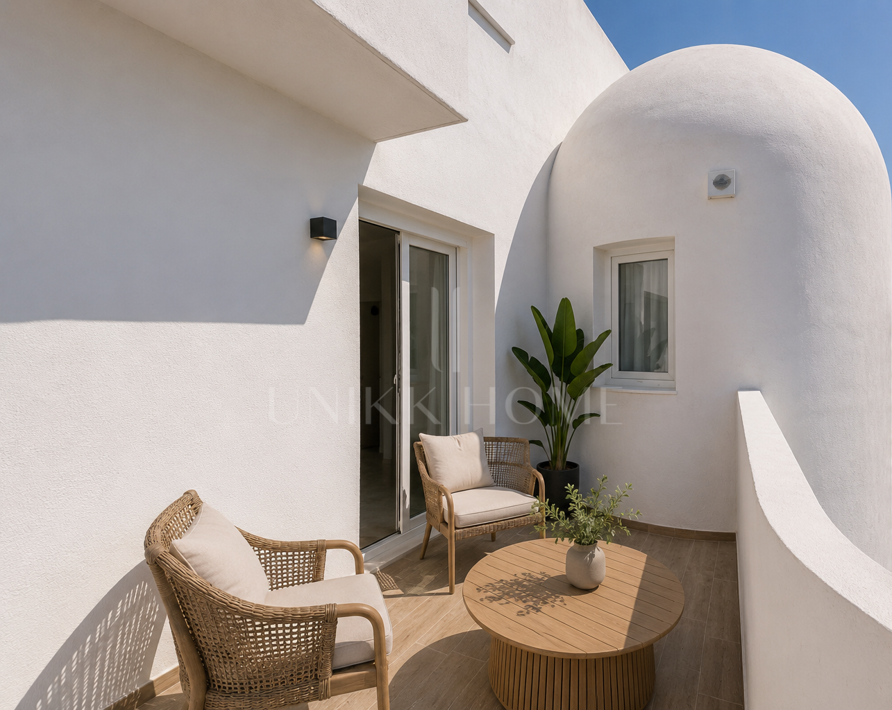Apartamento Renovado y Amueblado en Primera Línea de Playa con Vistas al Mar en Bahía de Estepona