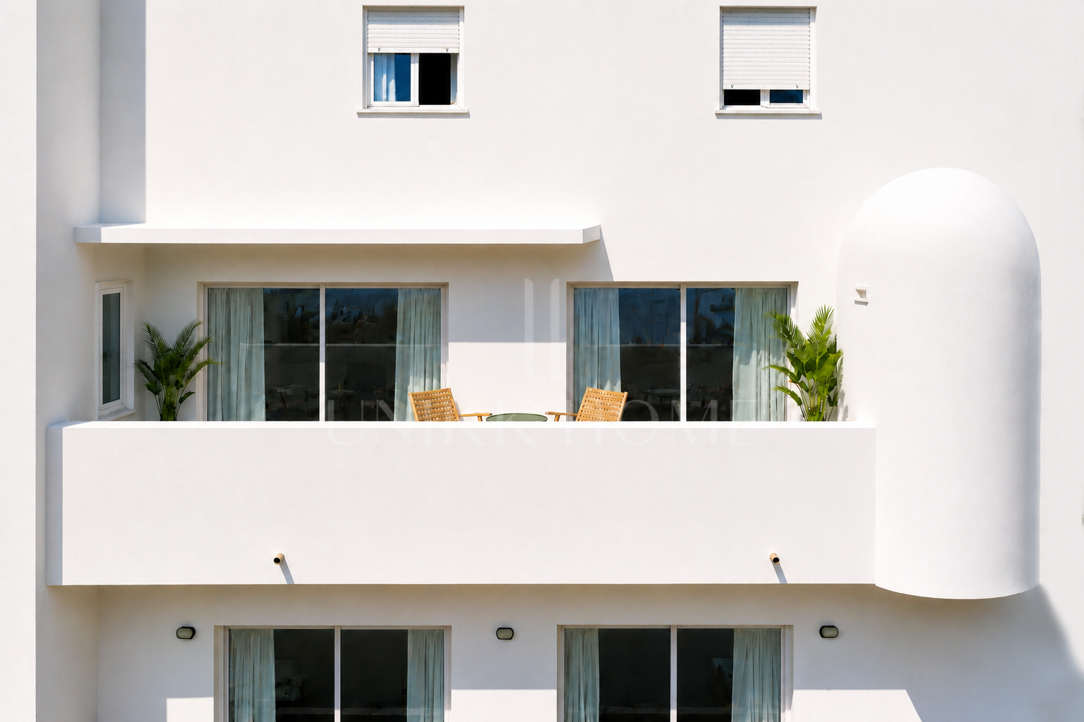 Apartamento Renovado y Amueblado en Primera Línea de Playa con Vistas al Mar en Bahía de Estepona