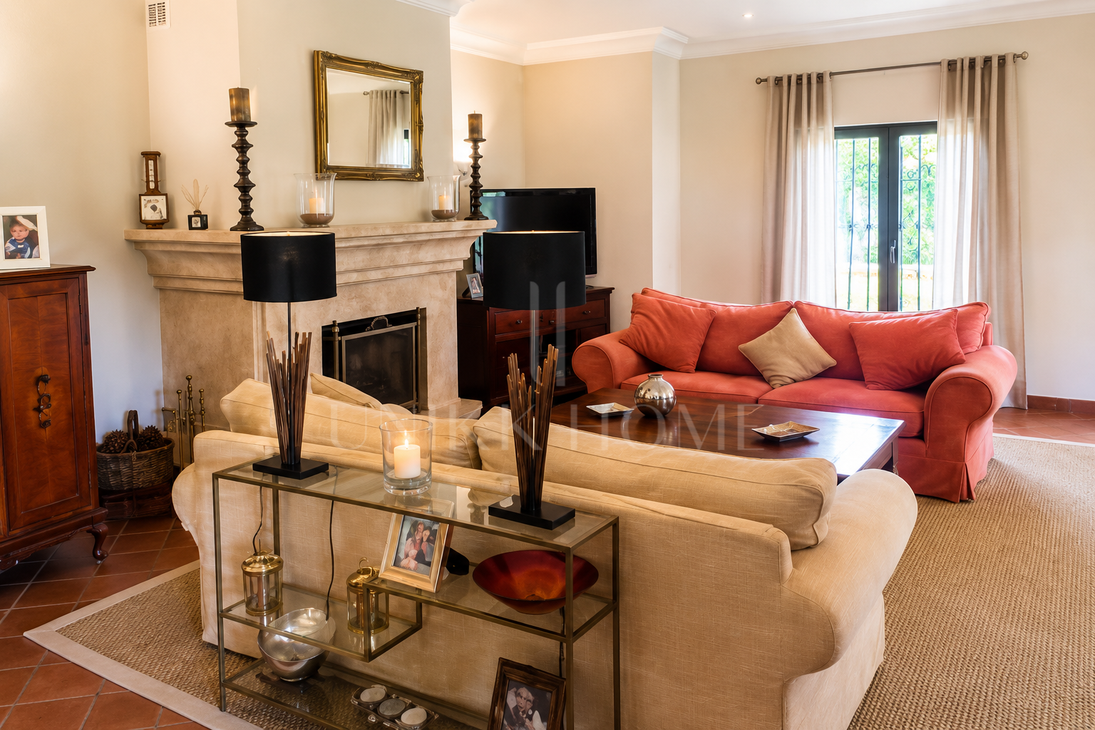 Elegante Villa Mediterránea de Lujo en Sotogrande Alto con Amplios Jardines y Piscina Privada