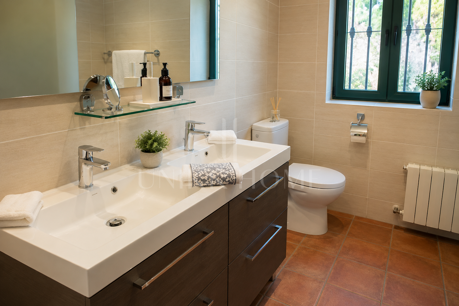 Elegante Villa Mediterránea de Lujo en Sotogrande Alto con Amplios Jardines y Piscina Privada