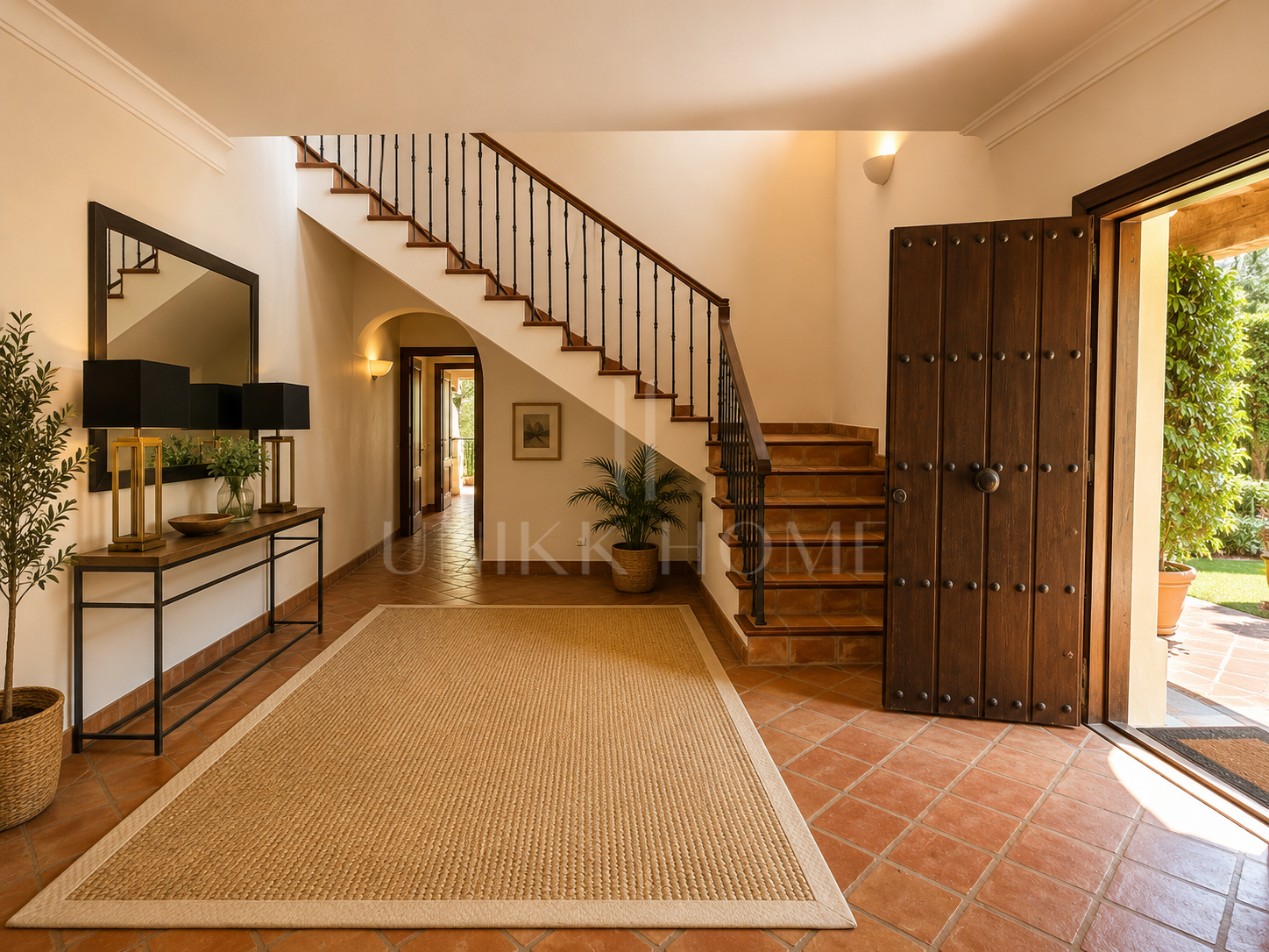 Elegante Villa Mediterránea de Lujo en Sotogrande Alto con Amplios Jardines y Piscina Privada