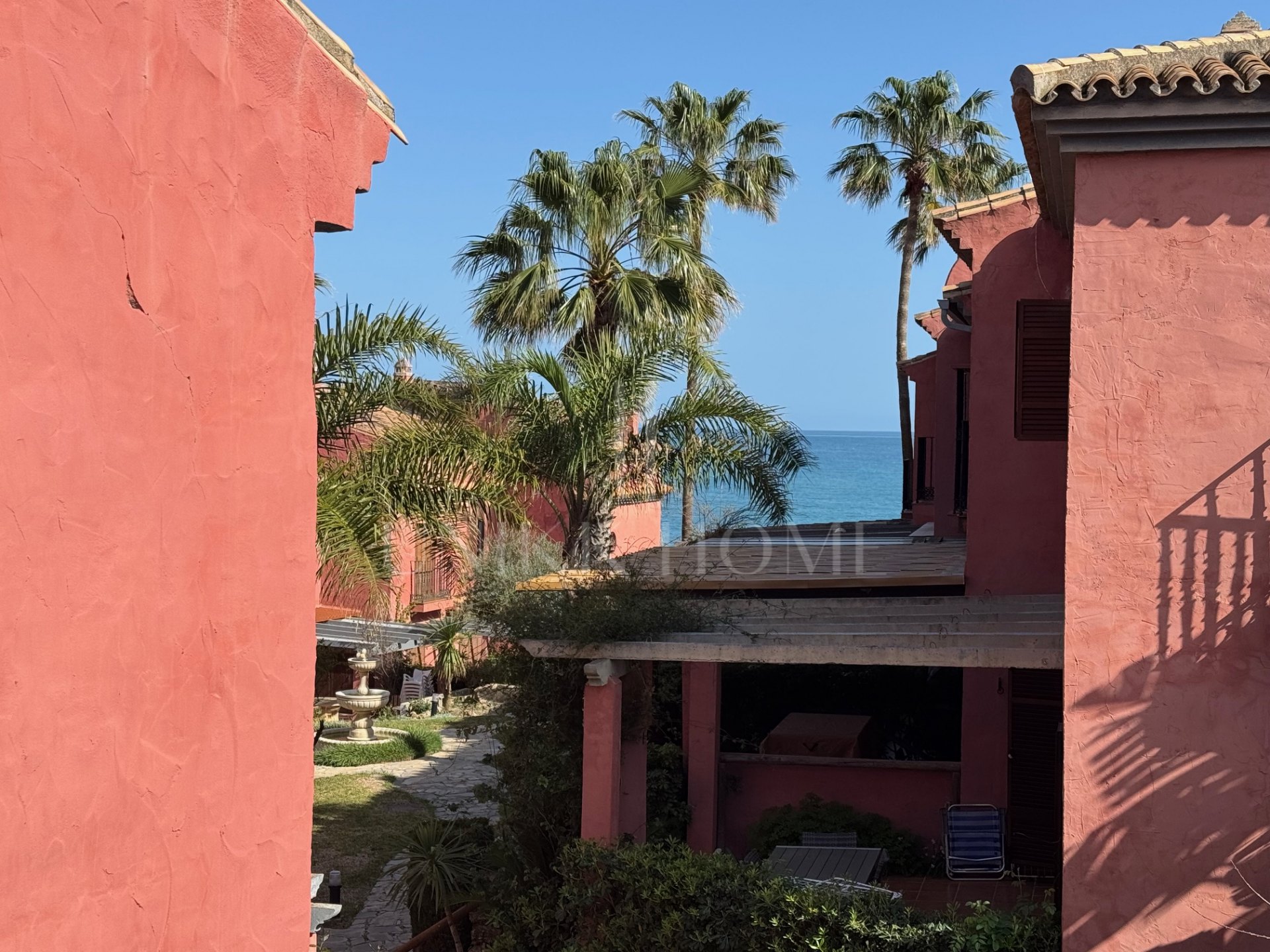 3-BEDROOM TOWNHOUSE BY THE SEA – BAHÍA ESTEPONA