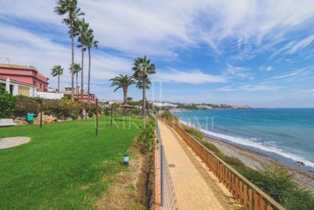 3-BEDROOM TOWNHOUSE BY THE SEA – BAHÍA ESTEPONA