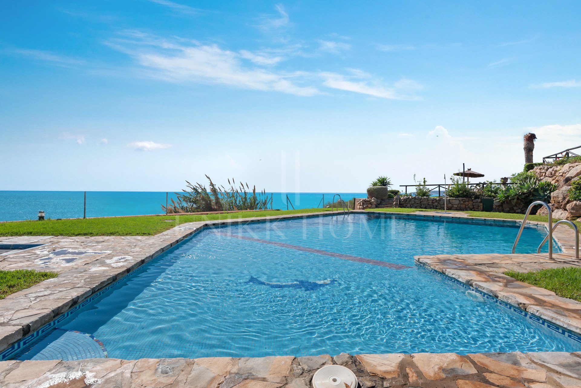 3-BEDROOM TOWNHOUSE BY THE SEA – BAHÍA ESTEPONA