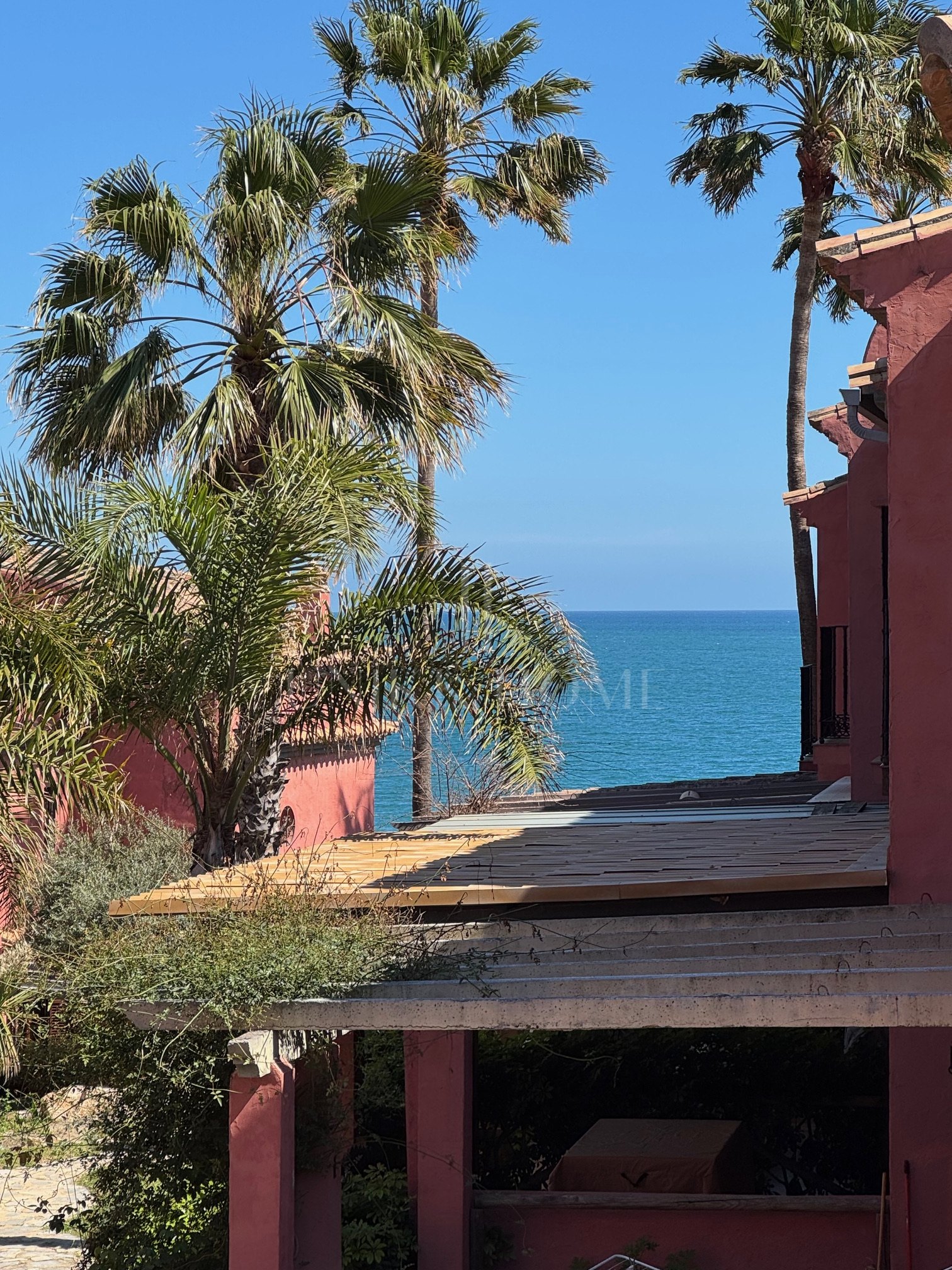 3-BEDROOM TOWNHOUSE BY THE SEA – BAHÍA ESTEPONA