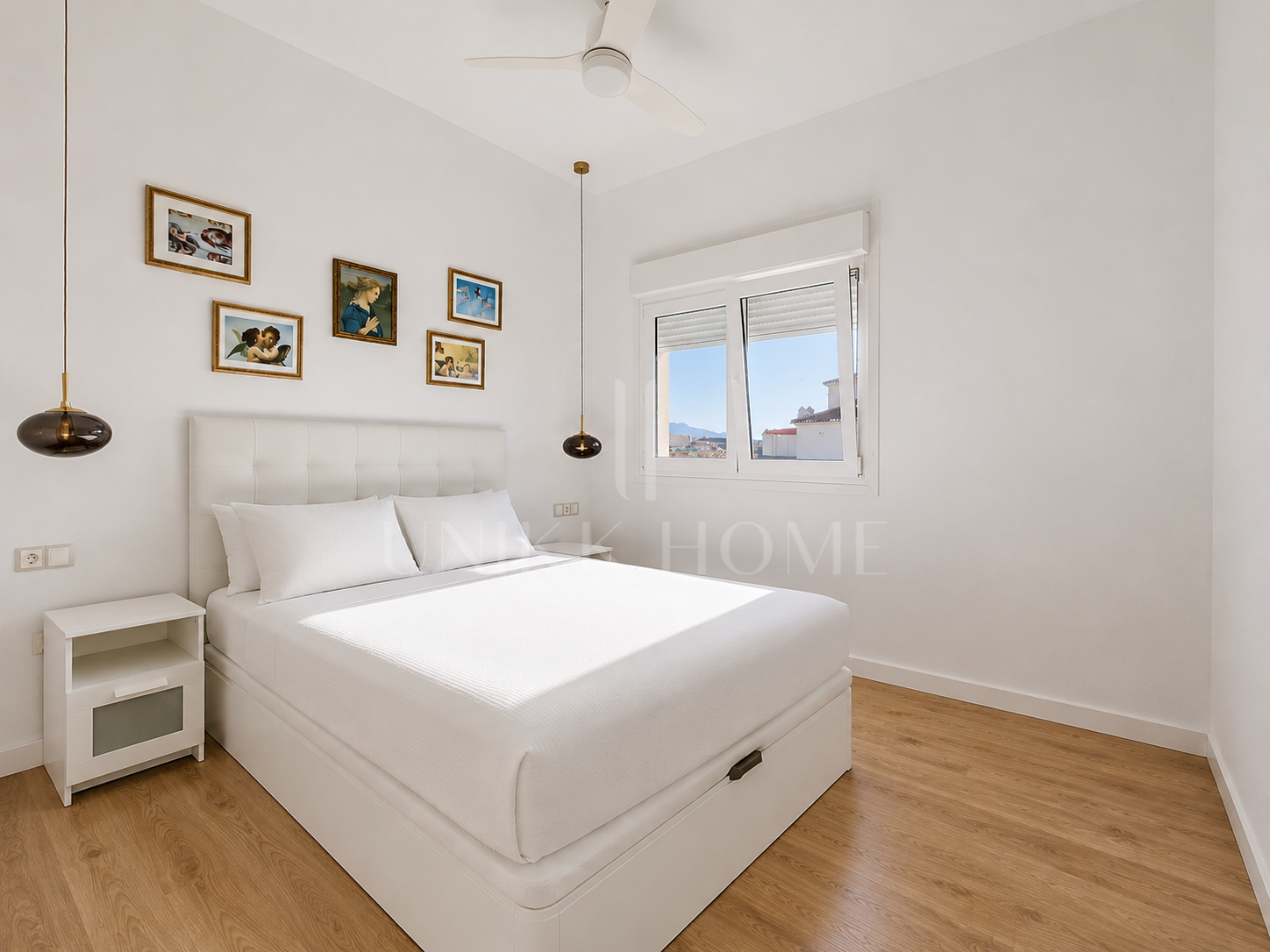 ÁTICO SELECCIONADO CON VISTAS PANORÁMICAS Y AL MAR EN UBICACIÓN CÉNTRICA - ESTEPONA