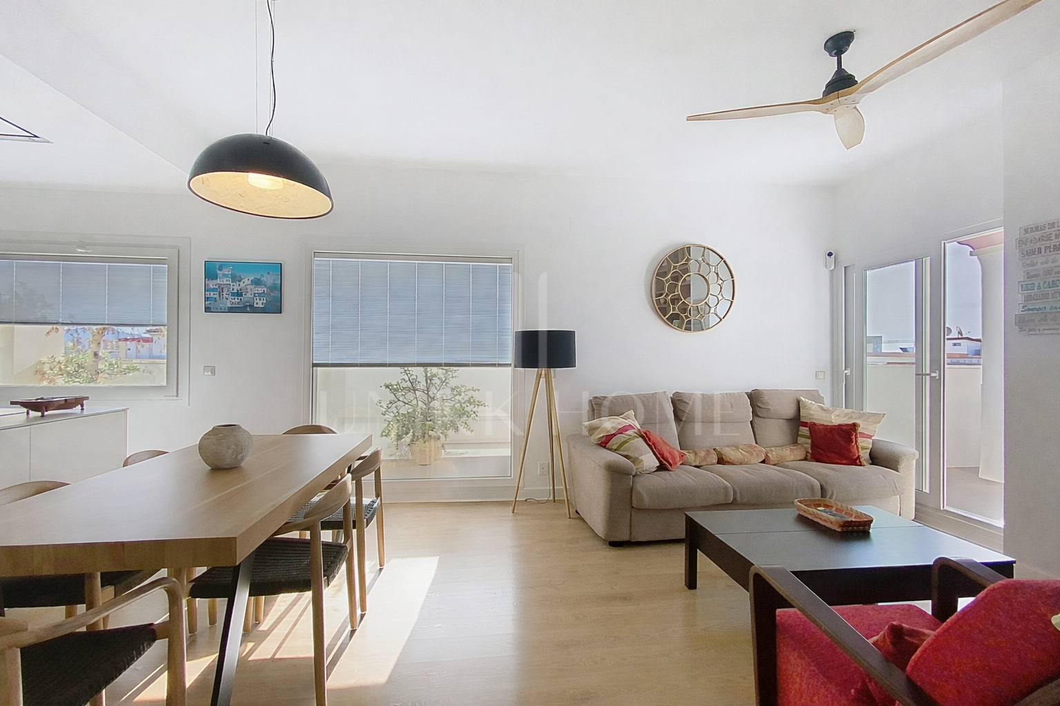 SELECT PENTHOUSE WITH PANORAMIC AND SEA VIEWS IN CENTRAL LOCATION - ESTEPONA