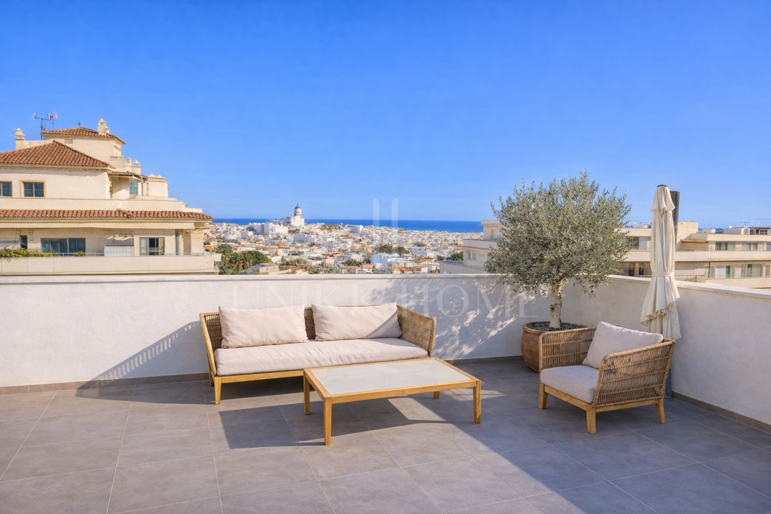 SELECT PENTHOUSE WITH PANORAMIC AND SEA VIEWS IN CENTRAL LOCATION - ESTEPONA