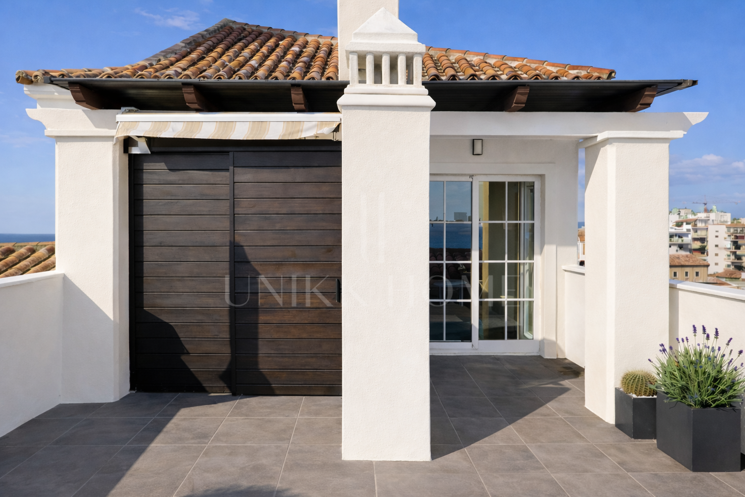 SELECT PENTHOUSE WITH PANORAMIC AND SEA VIEWS IN CENTRAL LOCATION - ESTEPONA