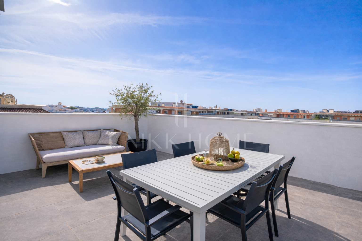 SELECT PENTHOUSE WITH PANORAMIC AND SEA VIEWS IN CENTRAL LOCATION - ESTEPONA