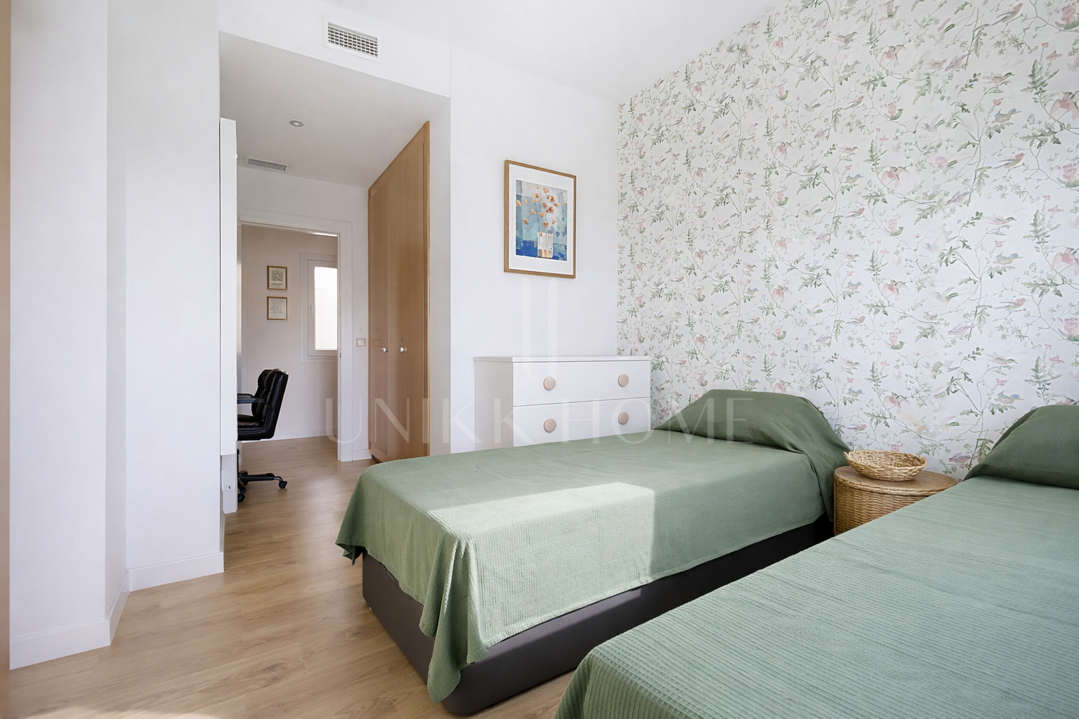 SELECT PENTHOUSE WITH PANORAMIC AND SEA VIEWS IN CENTRAL LOCATION - ESTEPONA