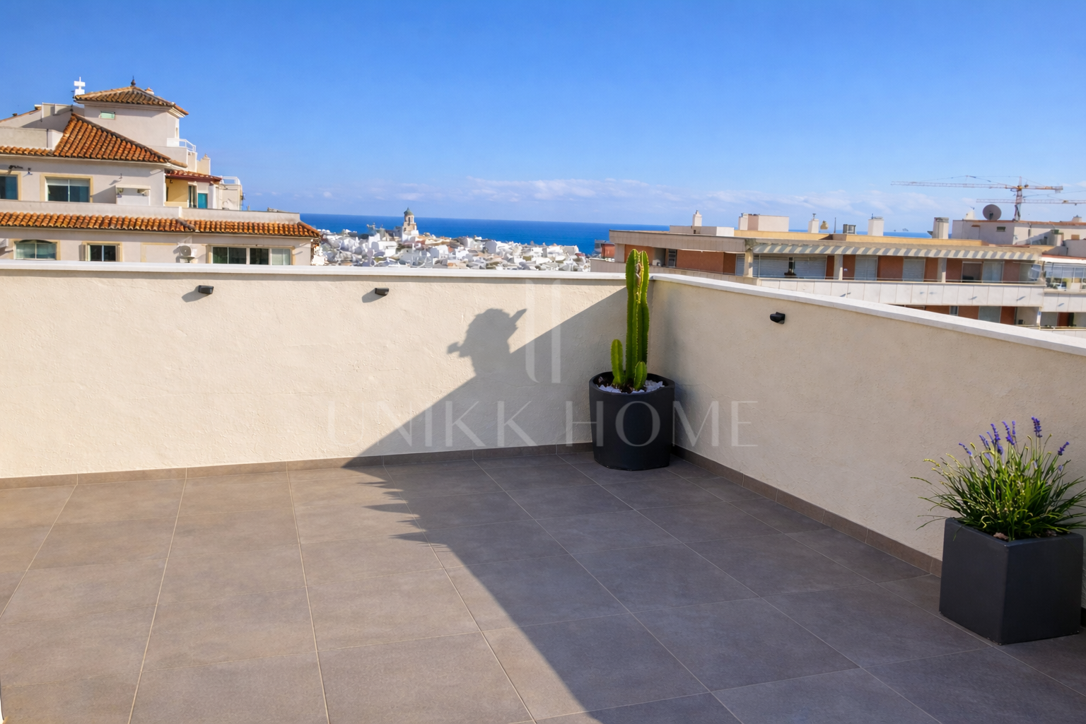SELECT PENTHOUSE WITH PANORAMIC AND SEA VIEWS IN CENTRAL LOCATION - ESTEPONA