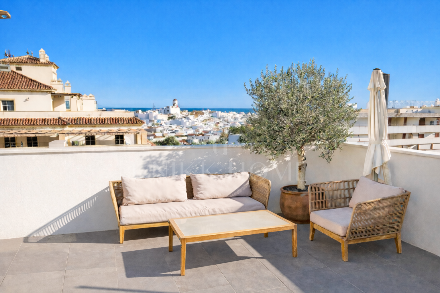 SELECT PENTHOUSE WITH PANORAMIC AND SEA VIEWS IN CENTRAL LOCATION - ESTEPONA