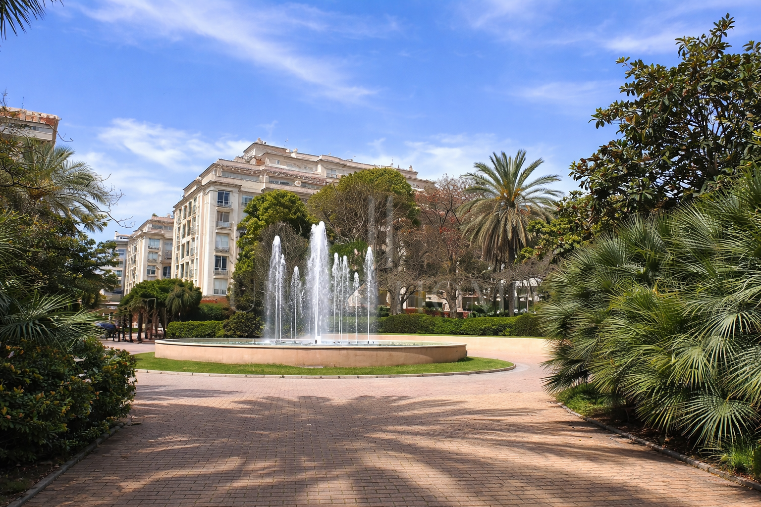 SELECT PENTHOUSE WITH PANORAMIC AND SEA VIEWS IN CENTRAL LOCATION - ESTEPONA