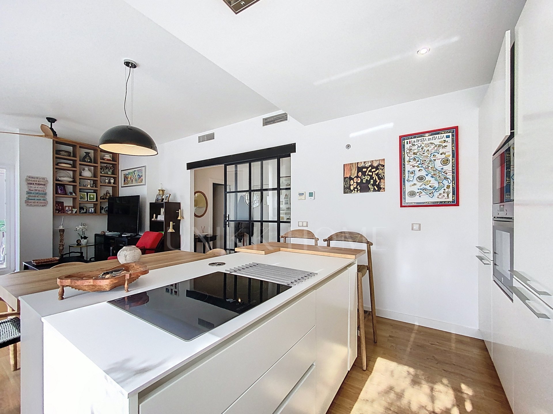 SELECT PENTHOUSE WITH PANORAMIC AND SEA VIEWS IN CENTRAL LOCATION - ESTEPONA