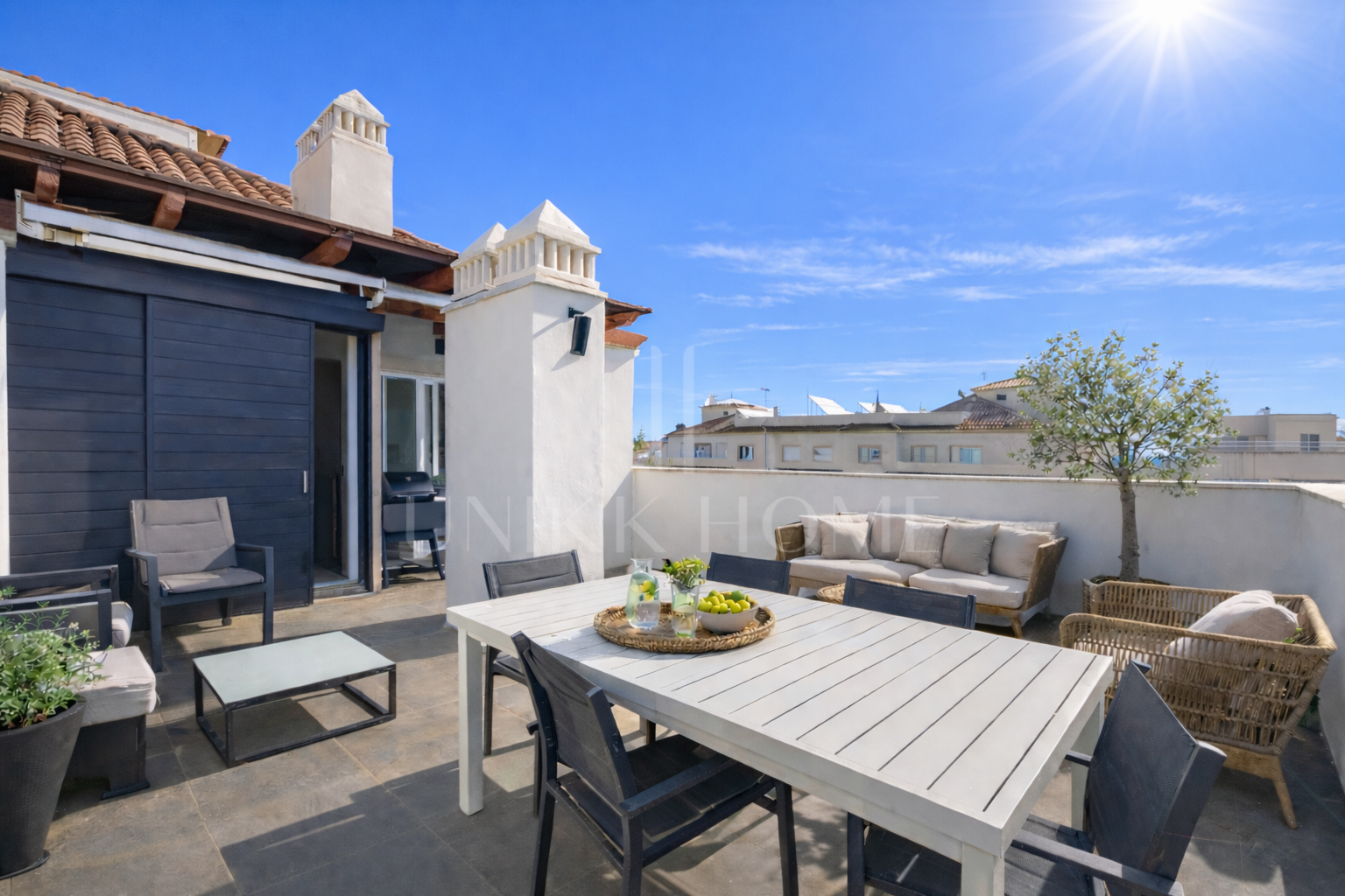 SELECT PENTHOUSE WITH PANORAMIC AND SEA VIEWS IN CENTRAL LOCATION - ESTEPONA