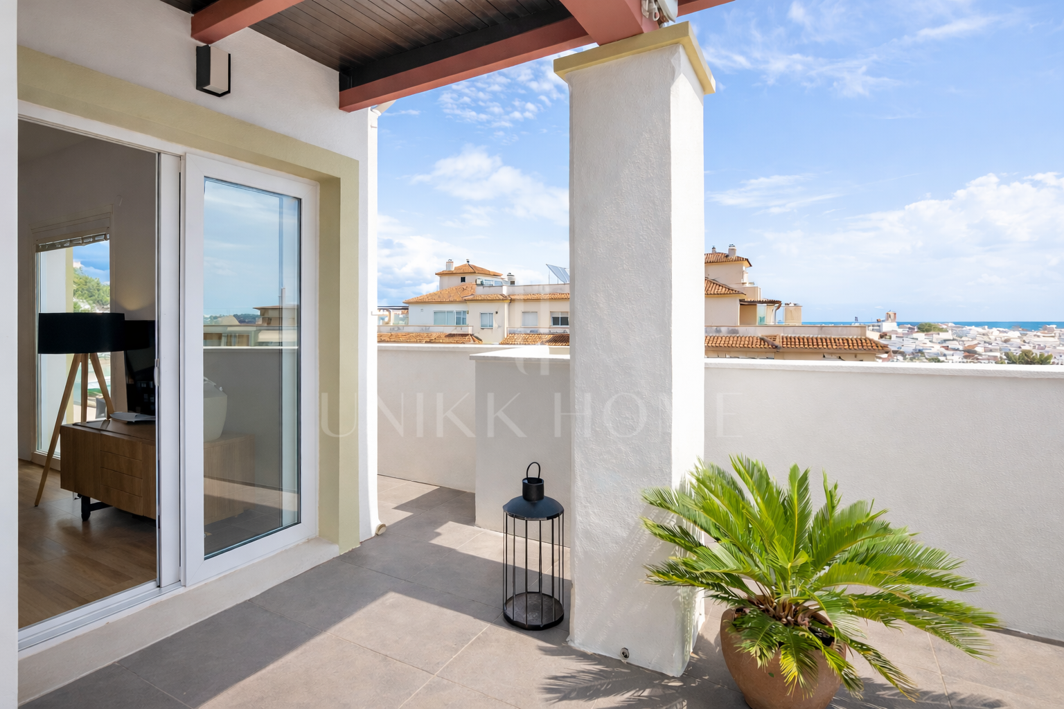 SELECT PENTHOUSE WITH PANORAMIC AND SEA VIEWS IN CENTRAL LOCATION - ESTEPONA
