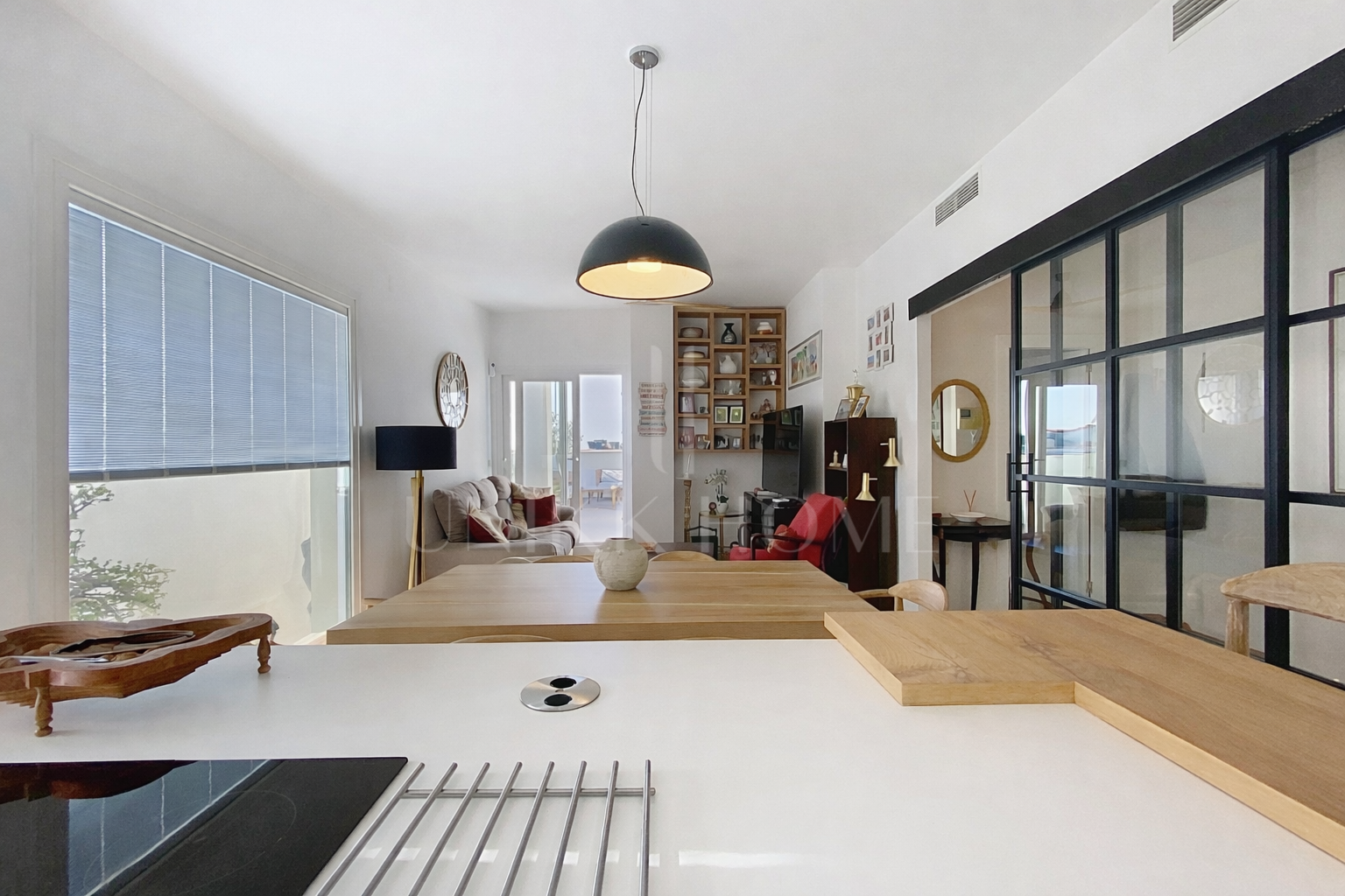 SELECT PENTHOUSE WITH PANORAMIC AND SEA VIEWS IN CENTRAL LOCATION - ESTEPONA