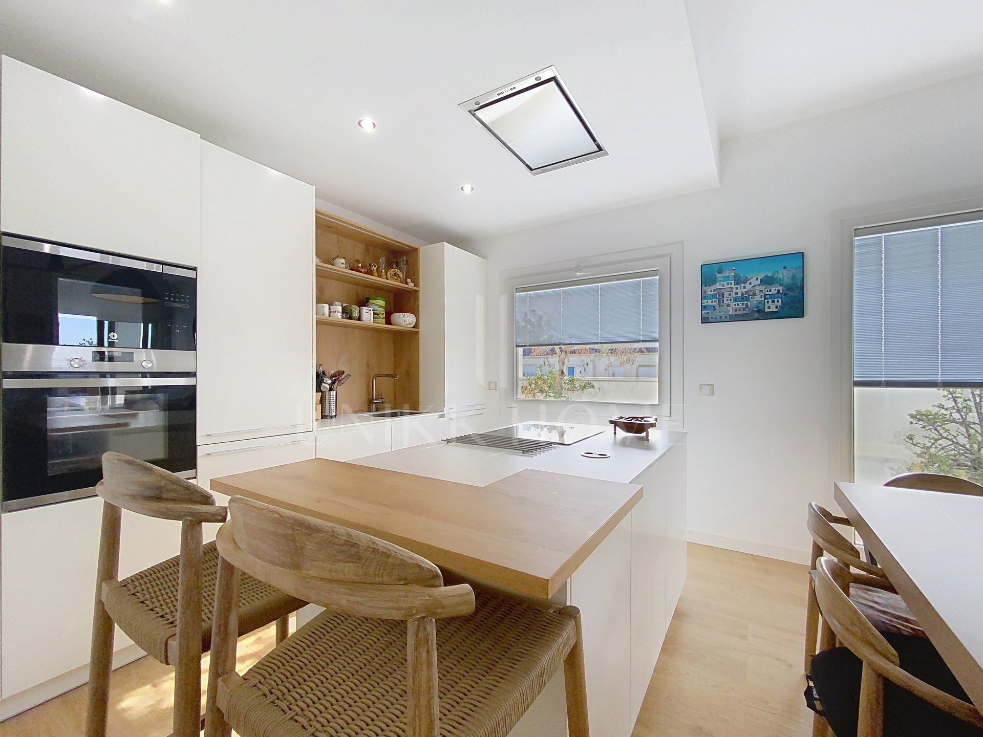 SELECT PENTHOUSE WITH PANORAMIC AND SEA VIEWS IN CENTRAL LOCATION - ESTEPONA