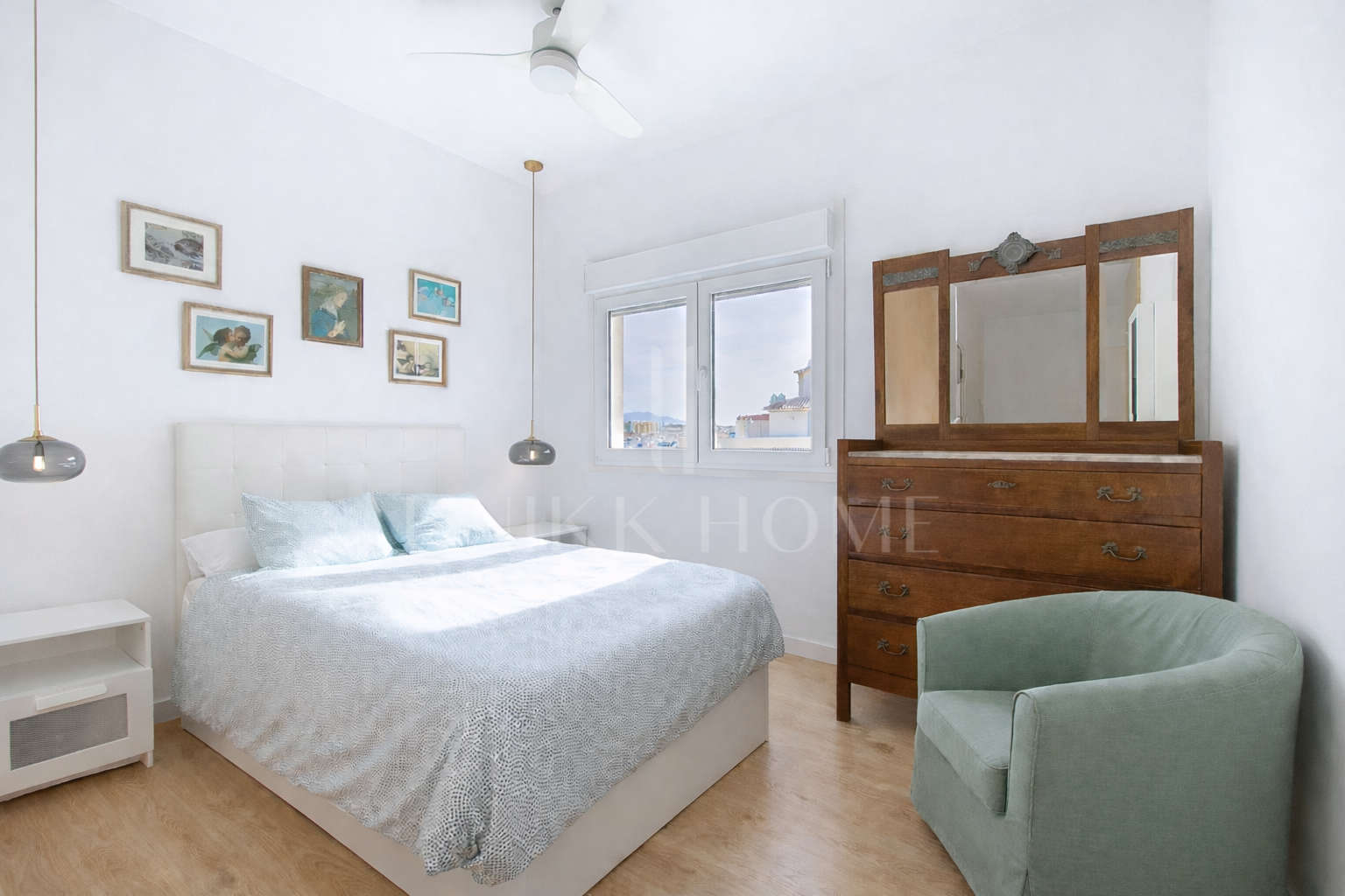 SELECT PENTHOUSE WITH PANORAMIC AND SEA VIEWS IN CENTRAL LOCATION - ESTEPONA