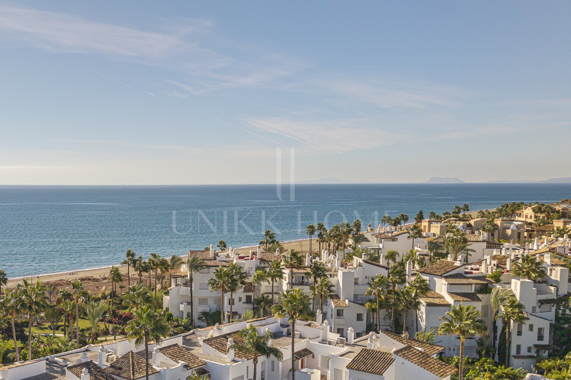 Apartamento de lujo en primera línea de playa en Costalita, Estepona