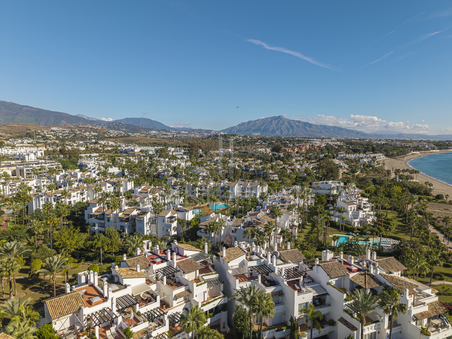 Apartamento de lujo en primera línea de playa en Costalita, Estepona