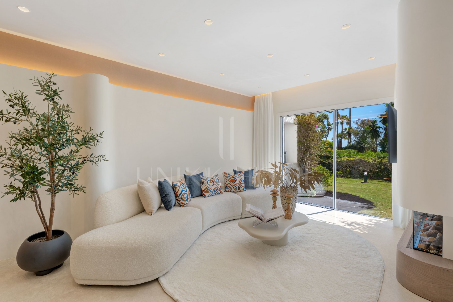 Apartamento de lujo en primera línea de playa en Costalita, Estepona