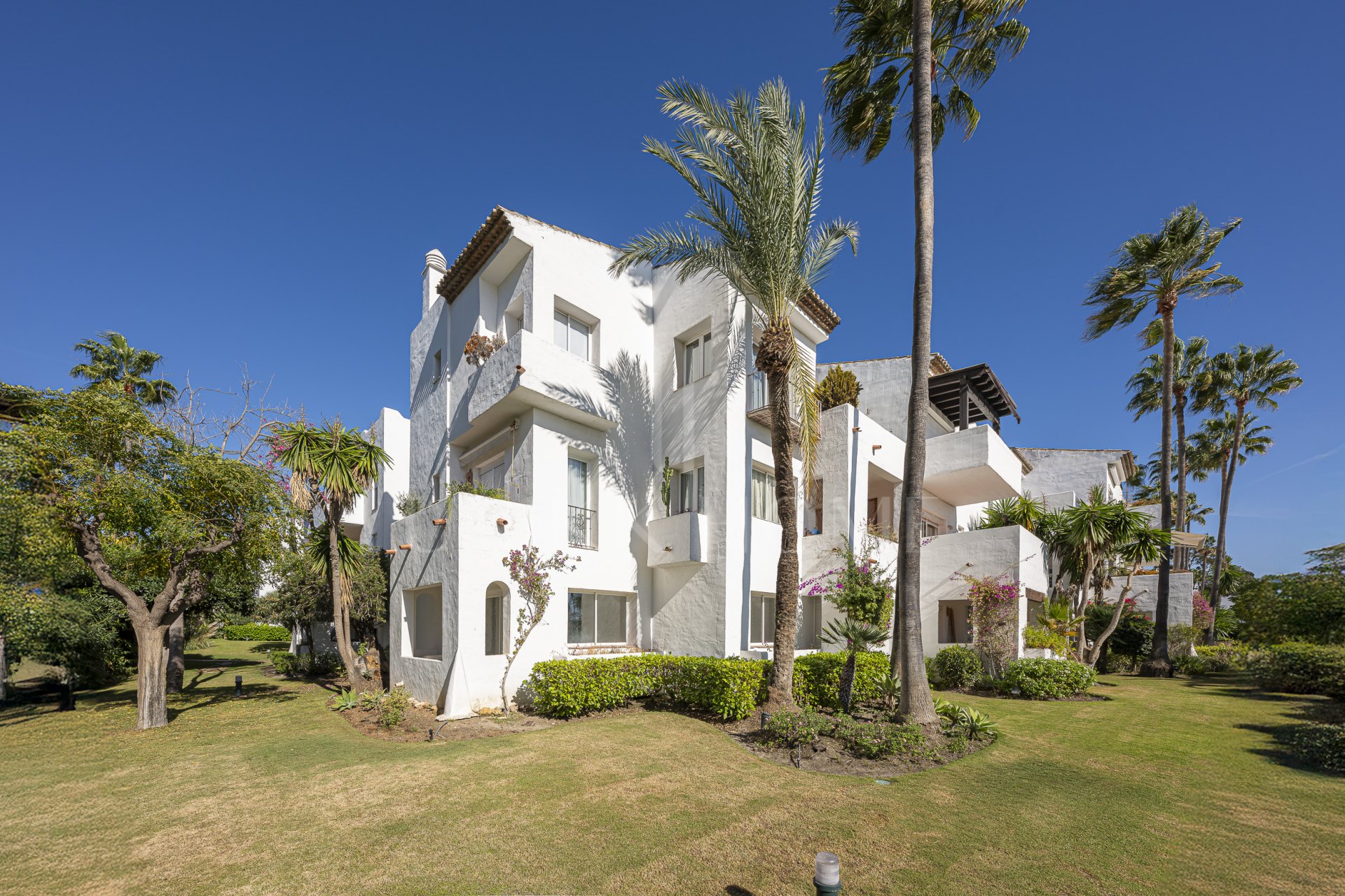 Apartamento de lujo en primera línea de playa en Costalita, Estepona