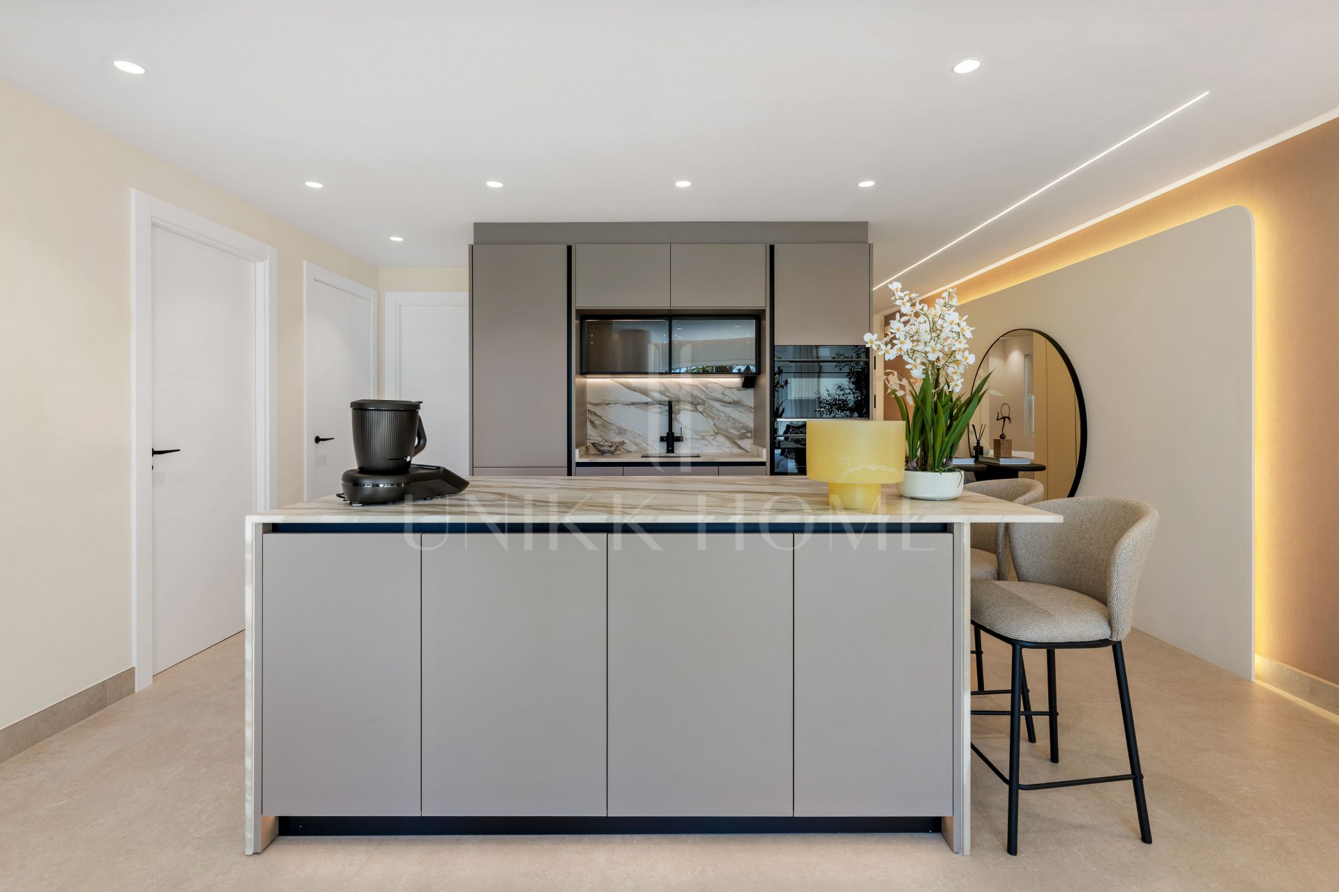 Apartamento de lujo en primera línea de playa en Costalita, Estepona