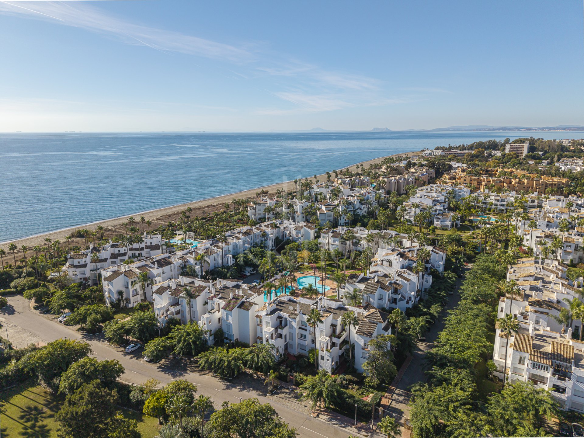 Apartamento de lujo en primera línea de playa en Costalita, Estepona
