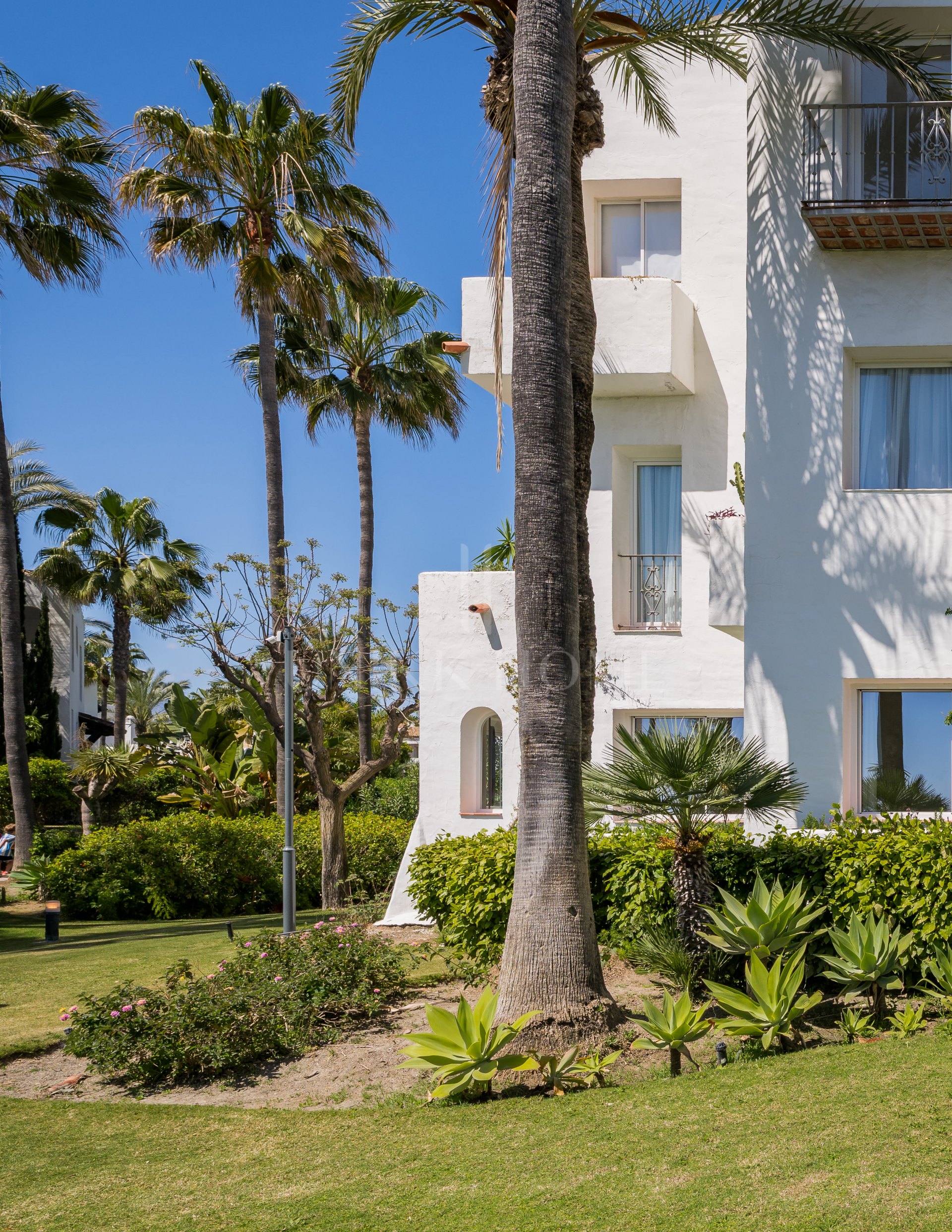 Apartamento de lujo en primera línea de playa en Costalita, Estepona