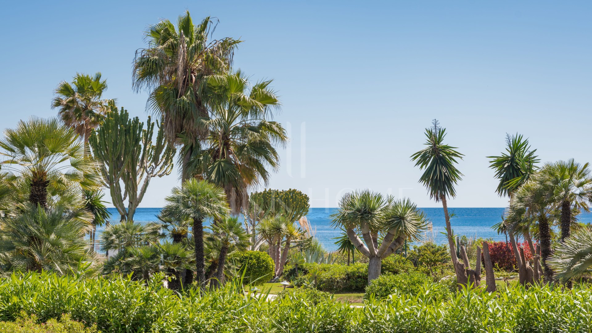 Apartamento de lujo en primera línea de playa en Costalita, Estepona