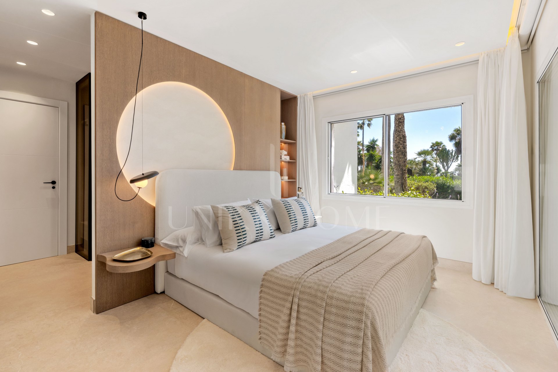 Apartamento de lujo en primera línea de playa en Costalita, Estepona