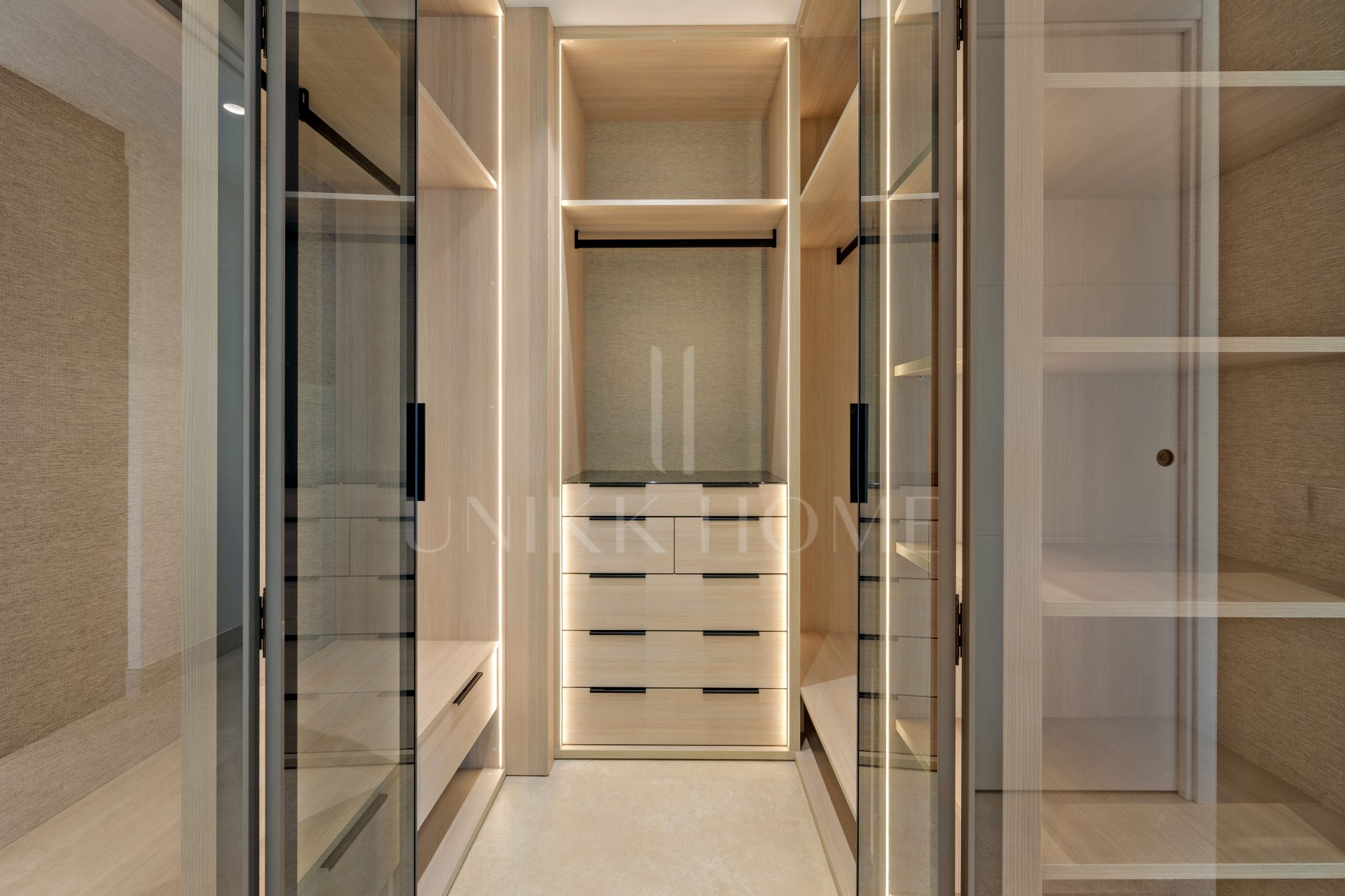 Apartamento de lujo en primera línea de playa en Costalita, Estepona