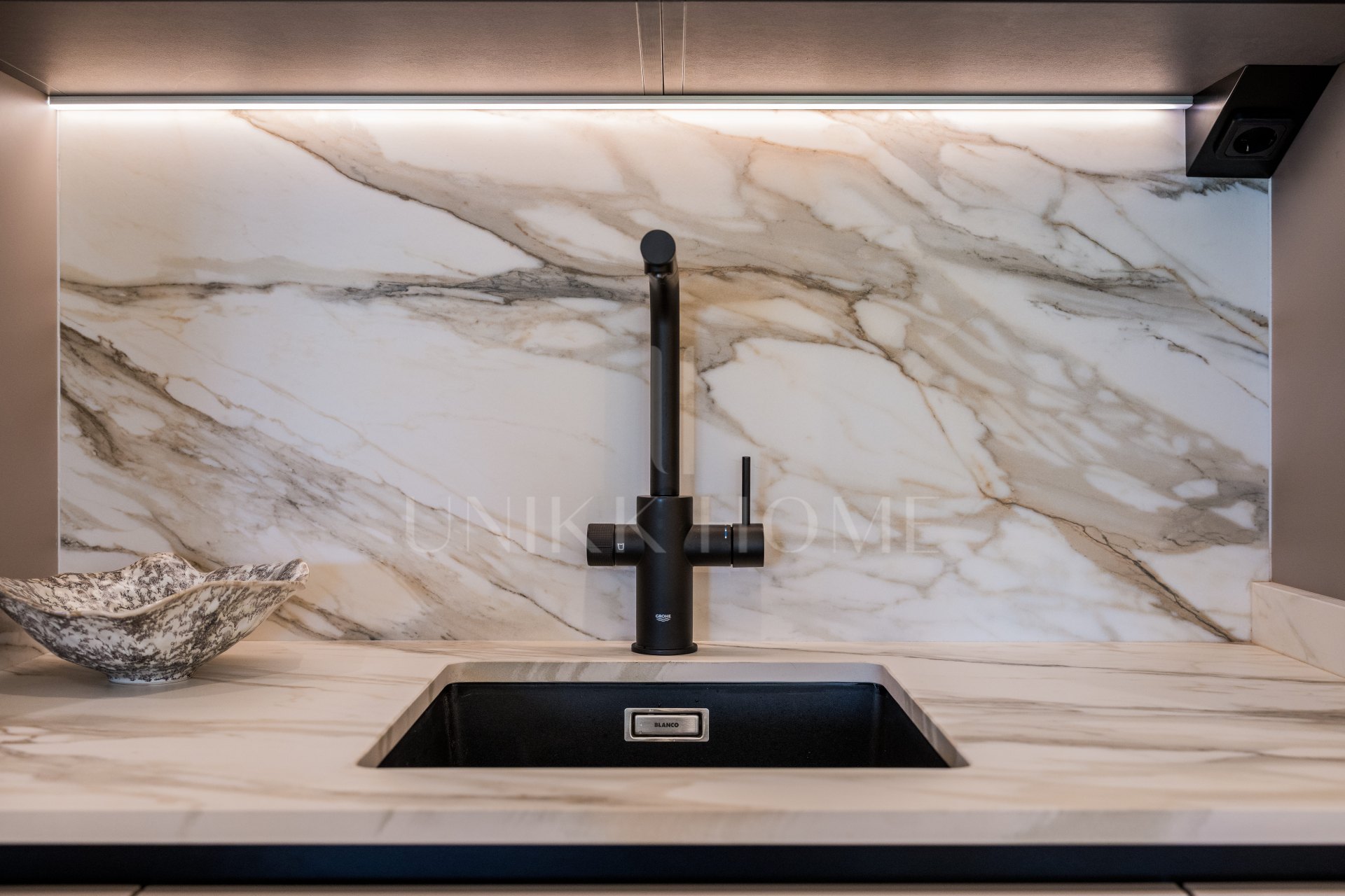 Apartamento de lujo en primera línea de playa en Costalita, Estepona