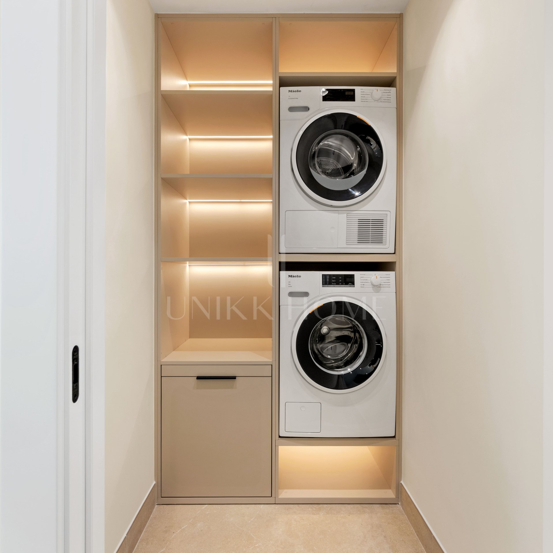 Apartamento de lujo en primera línea de playa en Costalita, Estepona