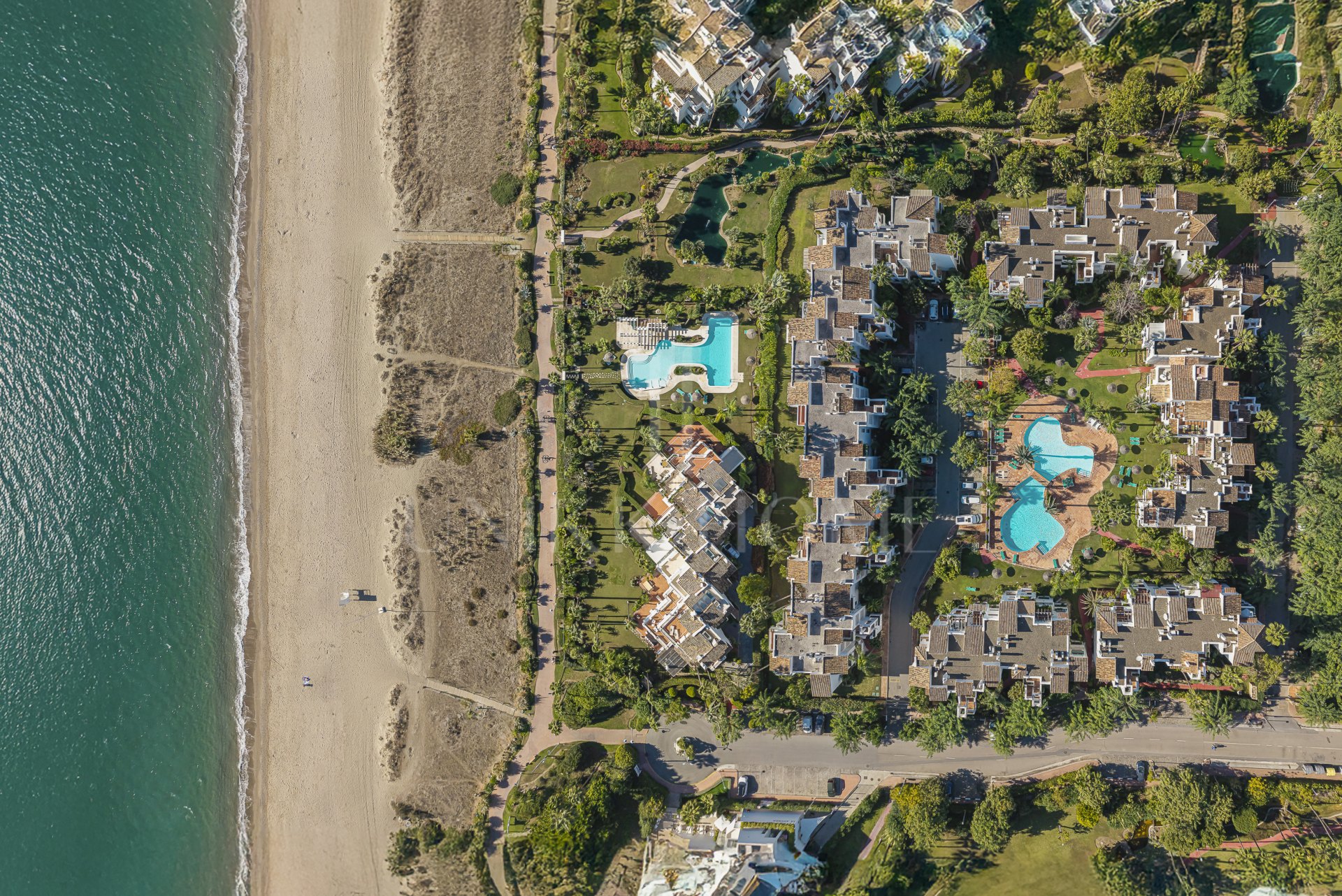 Apartamento de lujo en primera línea de playa en Costalita, Estepona