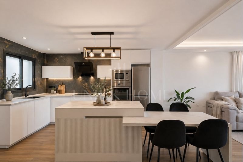 Luxury beachfront penthouse with jacuzzi and solarium in Casares del Mar