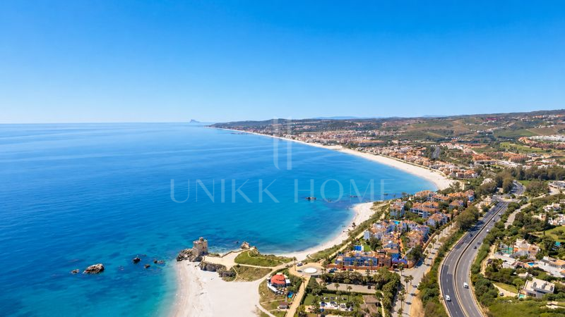 Luxury beachfront penthouse with jacuzzi and solarium in Casares del Mar